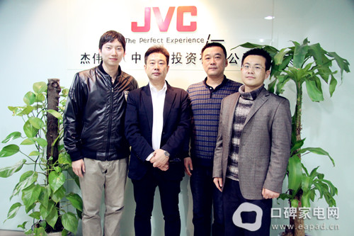 从左往右依次为：本文作者，宫木正次，汪海，网站推广人
