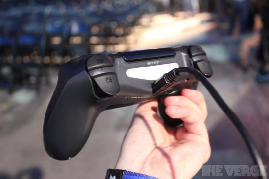 索尼PS4真机图赏及DualShock 4体验