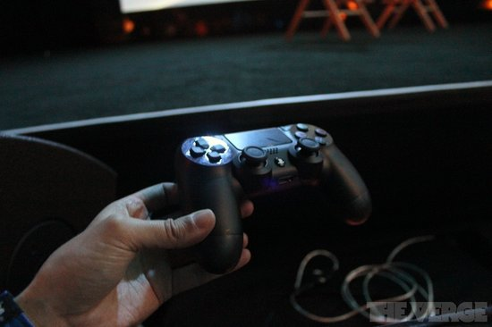 索尼PS4真机图赏及DualShock 4体验